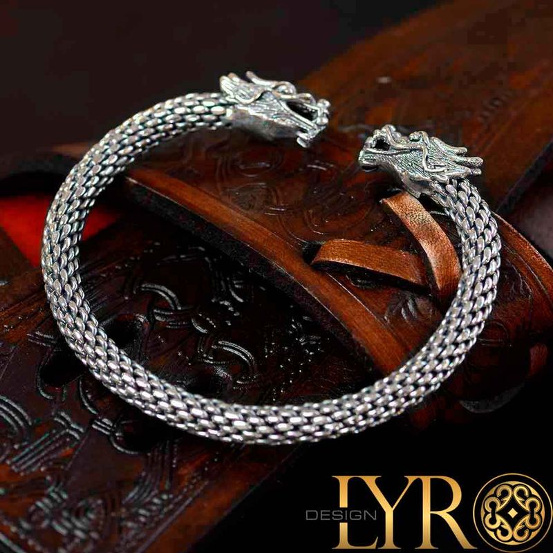 Dragene møtes  Sølv armring 
