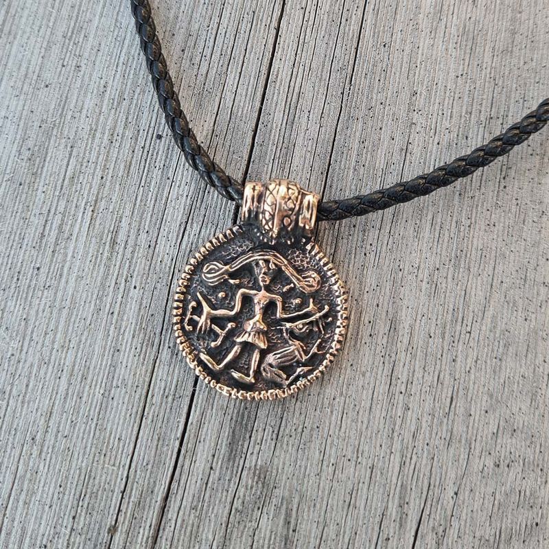 Tyr - Bronseamulett