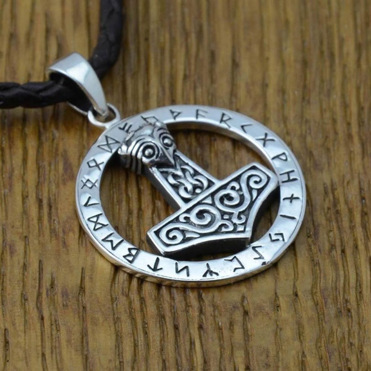 Torshammer med Runesirkel - Sølvanheng