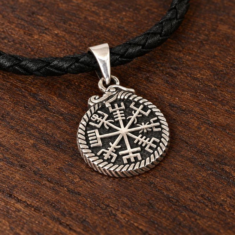Liten vegvisir amulett - Sølvanheng